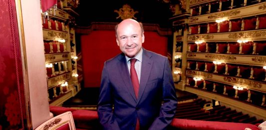 Vaccinare gli attori per riaprire i teatri: la proposta del direttore Meyer