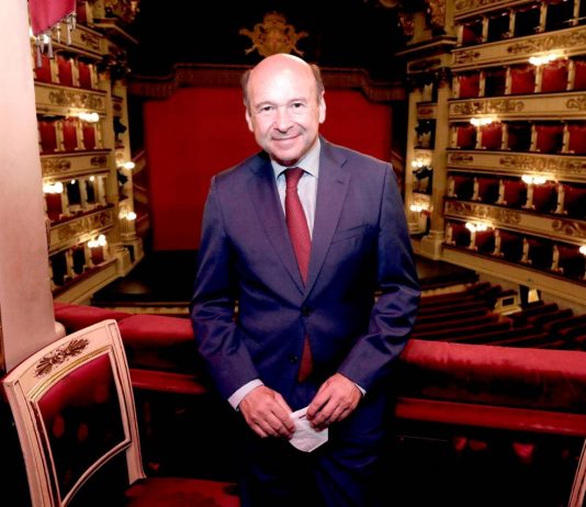 Vaccinare gli attori per riaprire i teatri: la proposta del direttore Meyer