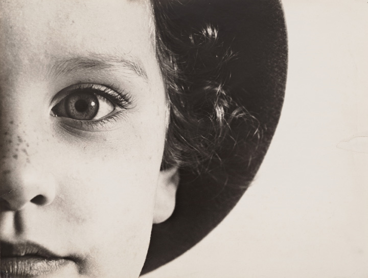 Max Burchartz, Lotte (Eye), 1928, Stampa alla gelatina ai sali d’argento, 30.2 x 40 cm, The Museum of Modern Art, New York, Thomas Walther Collection. Acquired through the generosity of Peter Norton © 2021, ProLitteris, Zürich - Digital Image © 2021 The Museum of Modern Art, New York/Scala, Florence