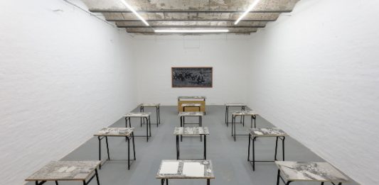 Andrea Mastrovito LA DISEDUCAZIONE AL REALE alla Galleria Michela Rizzo di Venezia