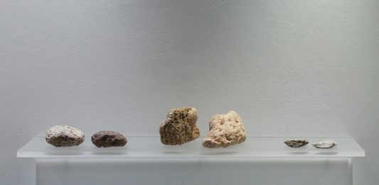 L’archeologia della materia di Caterina Morigi, nelle vetrine di NEUTRO Caterina Morigi Neutro