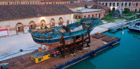 La Barca Nostra di Christoph Buchel torna finalmente ad Augusta