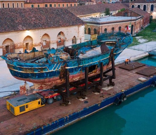 La Barca Nostra di Christoph Buchel torna finalmente ad Augusta