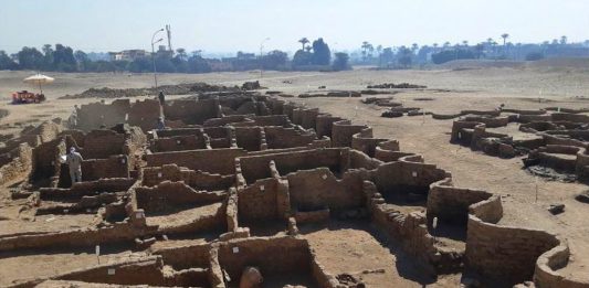 In Egitto, torna alla luce l’antica “città d’oro perduta” di Aten egitto scoperta aten