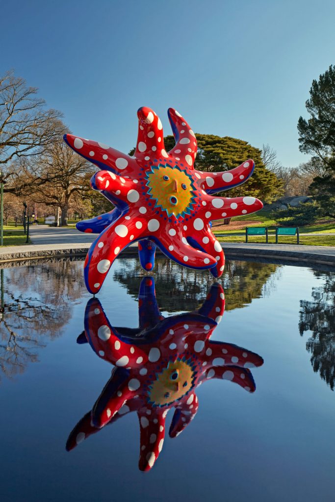“I Want to Fly to the Universe” (2020), the New York Botanical Garden, urethane paint on aluminum, 157 3/8 x 169 3/8 x 140 1/8 inches. Collection of the artist, courtesy of Ota Fine Arts and David Zwirner. All images via New York Botanical Garden