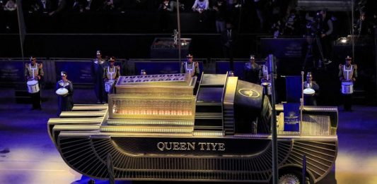 Al Cairo una grandiosa parata di mummie per l’apertura di un nuovo museo fa discutere Cairo parata mummie