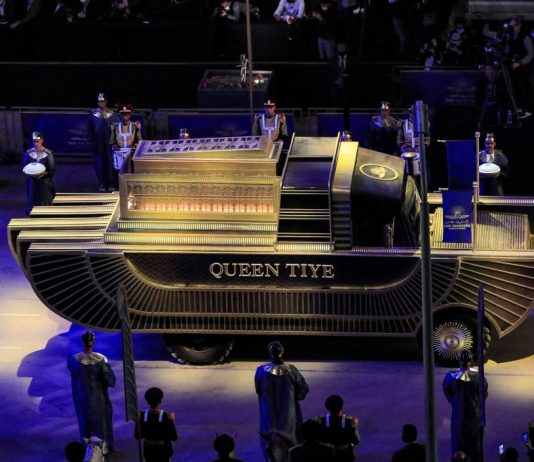 Al Cairo una grandiosa parata di mummie per l’apertura di un nuovo museo fa discutere Cairo parata mummie