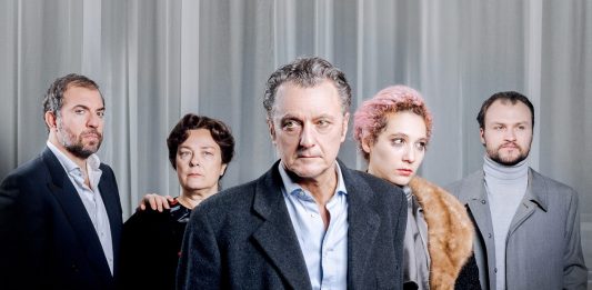 Di nuovo a teatro: lo scandalo dell’onestà in una storia d’amore