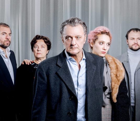 Di nuovo a teatro: lo scandalo dell’onestà in una storia d’amore