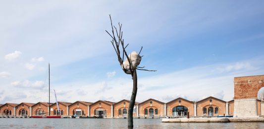The Listener. L’installazione di Giuseppe Penone alla Biennale di Architettura di Venezia Giuseppe Penone's The Listener installation on view at the 17th International Architecture Exhibition - La Biennale di Venezia 2021. © Photo: Sebastiano Pellion di Persano. Courtesy of Vuslat Foundation and Giuseppe Penone