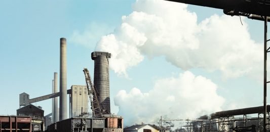 Il fascino delle città industriali in declino nelle fotografie di Stephen Shore 28 ottobre 1977, Campbell, Ohio. © Stephen Shore/Mack