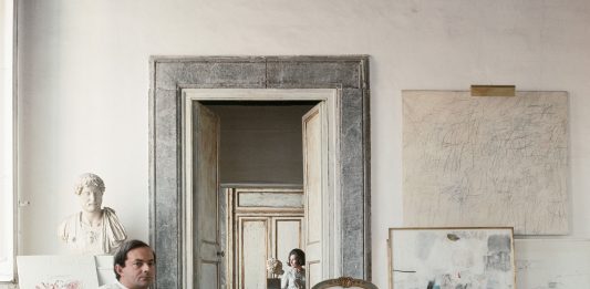 Horst P. Horst, Lisette Model e Roberto Gabetti. A Torino aprono le nuove mostre di CAMERA Horst P. Horst, "Cy Twombly in Rome", 1966. Courtesy Horst Estate.