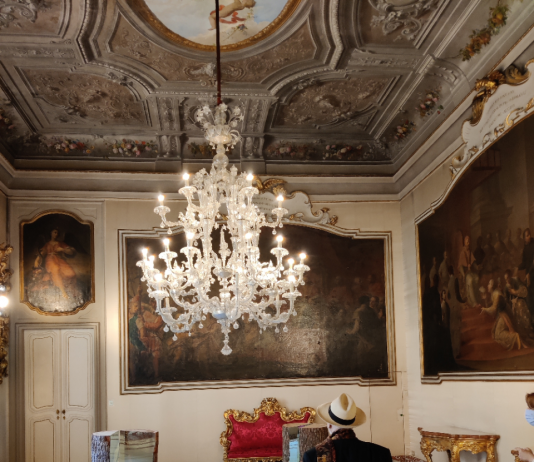 Pistoletto a Bologna nel palazzo che fu del Papa Gregorio XIII: l’intervista Alberi - Divisione e moltiplicazione dello specchio, 1973 - 2020 installazione site specific di 8 elementi nella sala al piano nobile (zona privata del Palazzo) alla presenza di Michelangelo Pistoletto