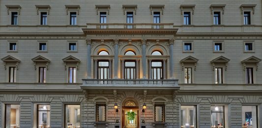 Nuova luce sui graffiti di Afro nell’Apple Store di Palazzo Marignoli, a Roma apple palazzo marignoli roma