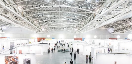 Viva il controtempo! Artissima 2021 torna in presenza Artissima controtempo