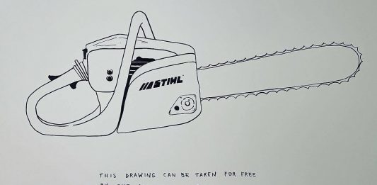 “Ruba” un’opera al MAMbo usando una motosega. Come da istruzioni Mambo motosega