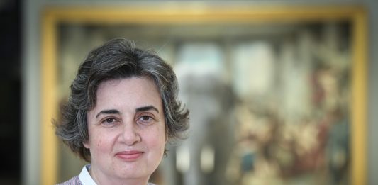 Per la prima volta, una donna è alla guida del Louvre: Macron nomina Laurence des Cars Laurence des Cars louvre