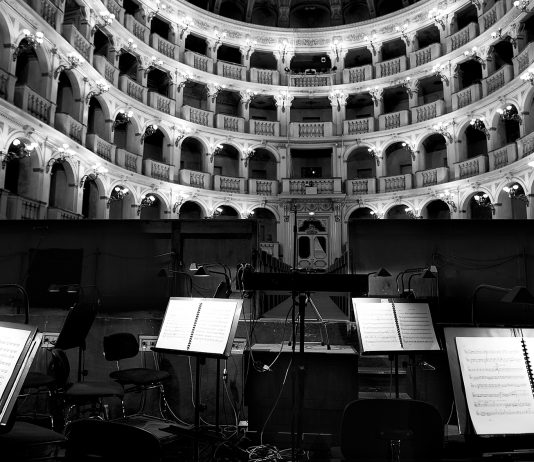 “Oltre il sipario”: a Bologna, la nuova mostra fotografica di Nino Migliori nino migliori bologna