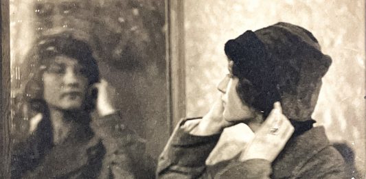 Nel flusso delle storie che si incrociano: tre artiste a Villa Pignatelli