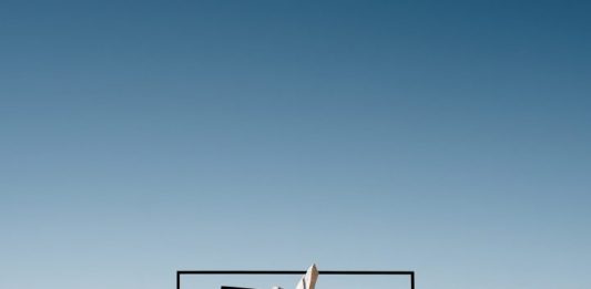 Desert X 2021: la mostra nel deserto che indaga il silenzio dell’emarginazione