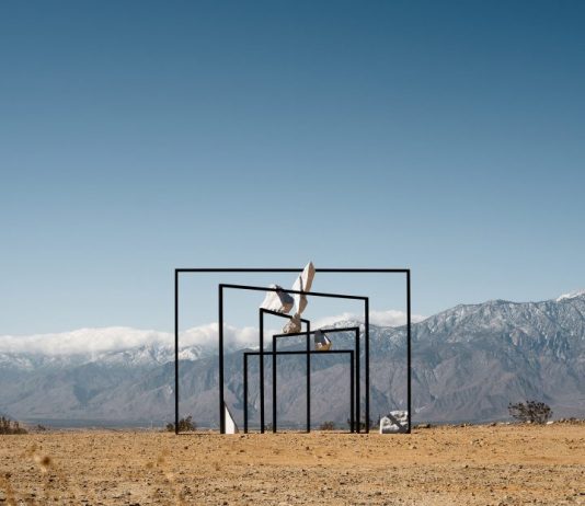 Desert X 2021: la mostra nel deserto che indaga il silenzio dell’emarginazione