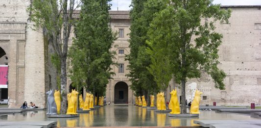 30 lupi nel centro di Parma, Capitale della Cultura: l’opera di Cracking Art parma cracking art