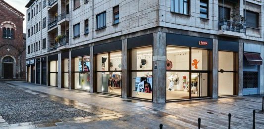Il nuovo store SUPREME di Milano è uno spettacolo, tra street art e Leonardo
