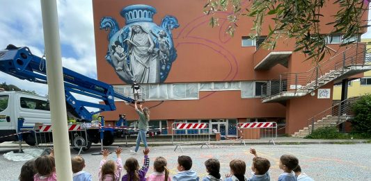 Ad Albisola, il ritorno a scuola è un’opera di street art, con Ozmo