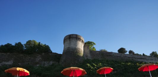 Arte di rinascita: Pascale Marthine Tayou nel Vigneto Pusterla di Brescia Pascale Marthine Tayou brescia
