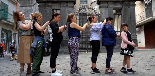 Le voci delle donne, oltre il tempo: a Napoli, la videoinstallazione di Anna Witt
