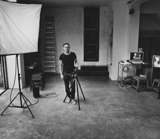 Bryan Adams sarà il fotografo del Calendario Pirelli 2022