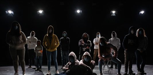 I sogni delle nuove generazioni, nel Labirinto della realtà virtuale il labirinto teatro