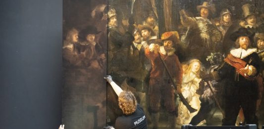 La Ronda di Notte di Rembrandt restaurata dall’Intelligenza Artificiale