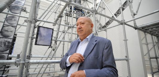 Addio a Christian Boltanski, morto l’artista dell’emozione e della memoria Christian Boltanski morto
