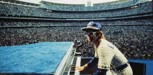 Venduto per 915mila dollari il pianoforte di Elton John Elton John pianoforte