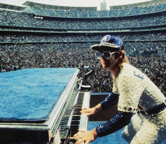 Venduto per 915mila dollari il pianoforte di Elton John Elton John pianoforte