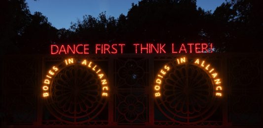 Luminarie e tele di Marinella Senatore al Museo del Novecento di Milano