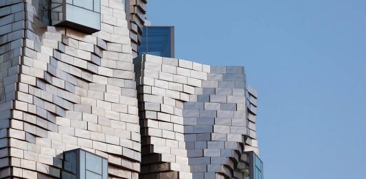 Ad Arles viene inaugurata LUMA, l’avveniristica torre di Frank Gehry Arles Luma Gehry