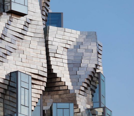 Ad Arles viene inaugurata LUMA, l’avveniristica torre di Frank Gehry Arles Luma Gehry