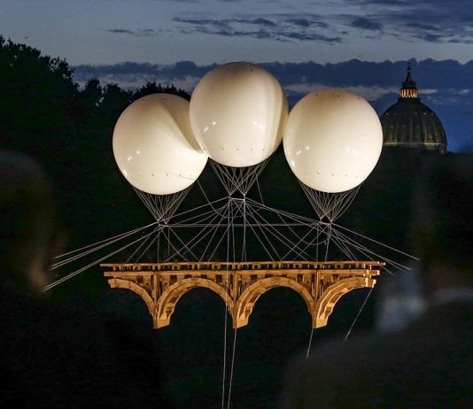 Il sogno di Michelangelo prende vita. A Roma la magia del ponte sospeso sul Tevere