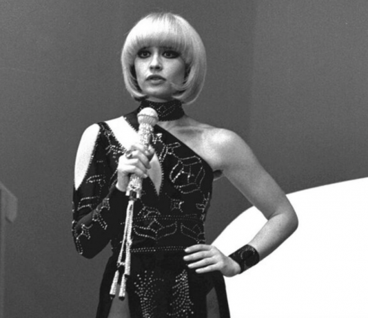 Addio a Raffaella Carrà: muore un’icona dello spettacolo e della cultura visiva raffaella carrà morta