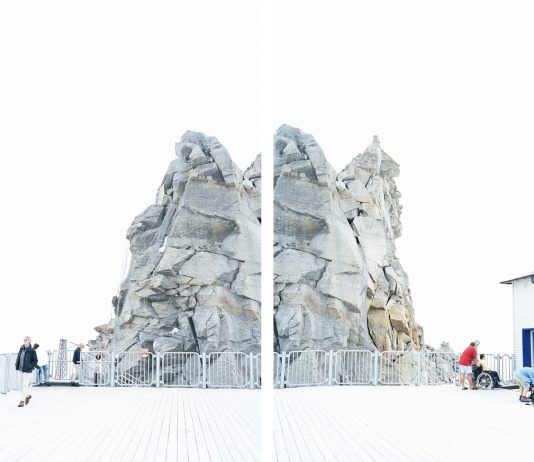 CAMERA: due nuove mostre per il mese di agosto Walter Niedermayr, Hintertuxergletscher 23/2004. Dittico, 131x211 cm Courtesy Ncontemporary Milano, Galerie Nordenhake Berlin/Stockholm, Galerie Johann Widauer Innsbruck © Walter Niedermayr