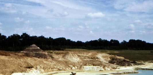 Broken Circle/Spiral Hill di Robert Smithson cinquant’anni dopo