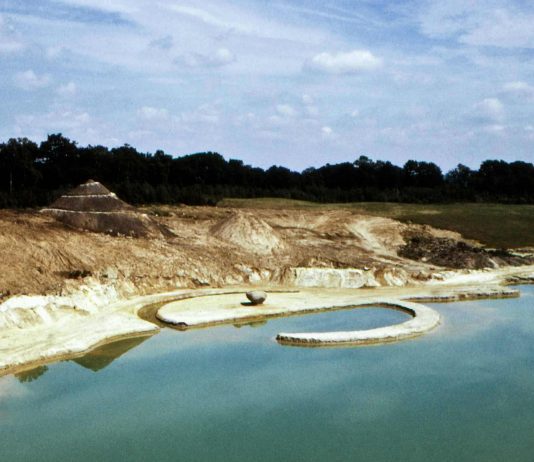 Broken Circle/Spiral Hill di Robert Smithson cinquant’anni dopo