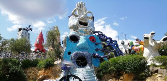 L’accessibilità dei luoghi dell’arte: Sofia Righetti al Giardino dei Tarocchi Veduta del Giardino dei Tarocchi. Lo spazio si è reso protagonista della triste vicenda raccontata dall'attivista Sofia Righetti.