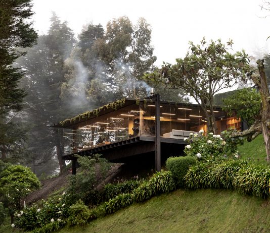 Tra natura e architettura, in tre mesi: Casa Mirador, il progetto di Rama Estudio casa mirador