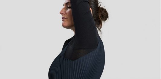 Moda e tecnologia: i vestiti unisex e adattabili al corpo di Petit Pli