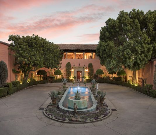 La villa del Padrino è in vendita all’asta: un’offerta da non rifiutare