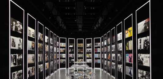 THE WAY WE ARE. La mostra temporanea dedicata ai 40 anni di Emporio Armani