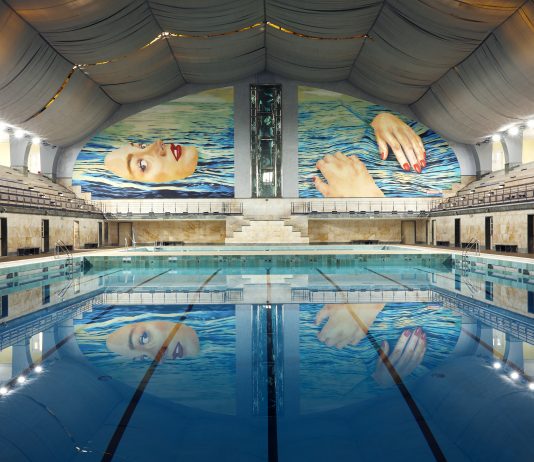 Milano Design Week: il grande murale di Cattelan e Ferrari per la piscina Cozzi cattelan piscina cozzi